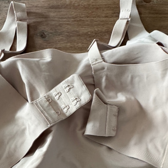 SKIMS | Naked Scoop Bralette/Bra | Sand | Wireless | L-DD - Picture 4 of 5